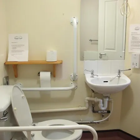 Hostel Calvert Lakes *